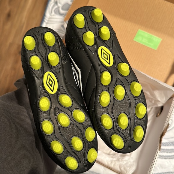 Umbro youth soccer cleats - size 11C - Picture 6 of 6